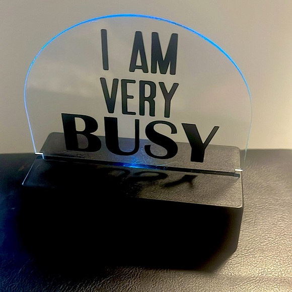Nwt table top light LED color changing light says -“I AM VERY BUSY” w/batteries - Picture 6 of 12